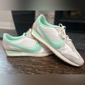 🎀BRAND NEW🎀 Womens Nike Shoes
